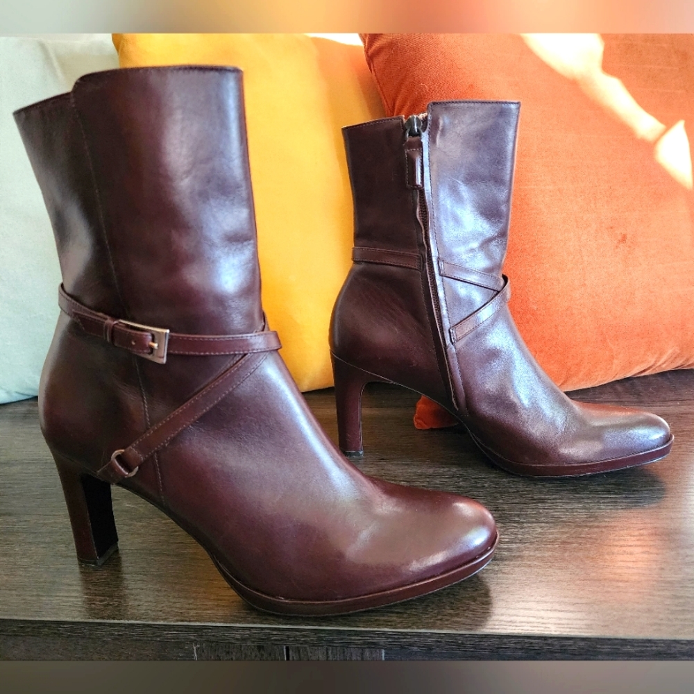 Antonio Melani Brown heeled boots